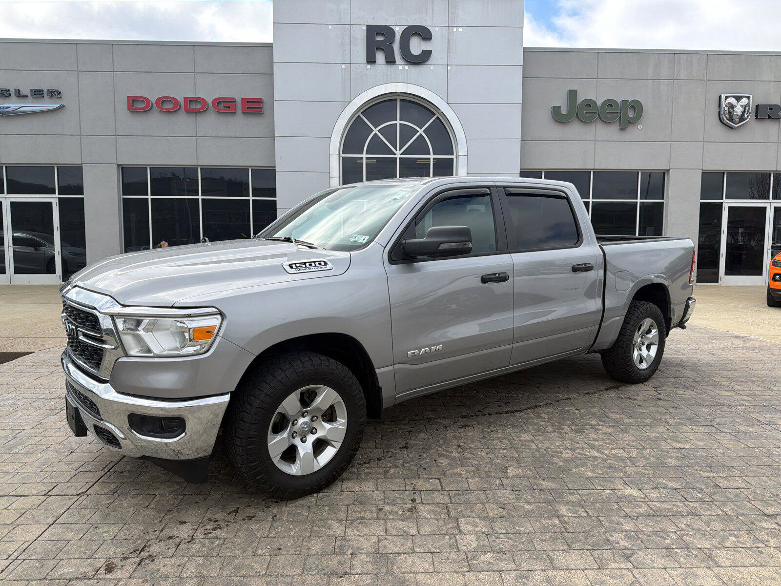 Used 2024 RAM 1500 Big Horn AWD/4WD image 4