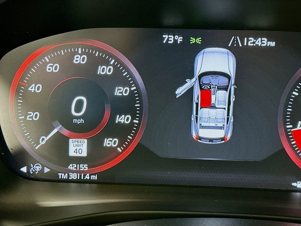 Used 2019 Volvo XC40 T5 Momentum image 12