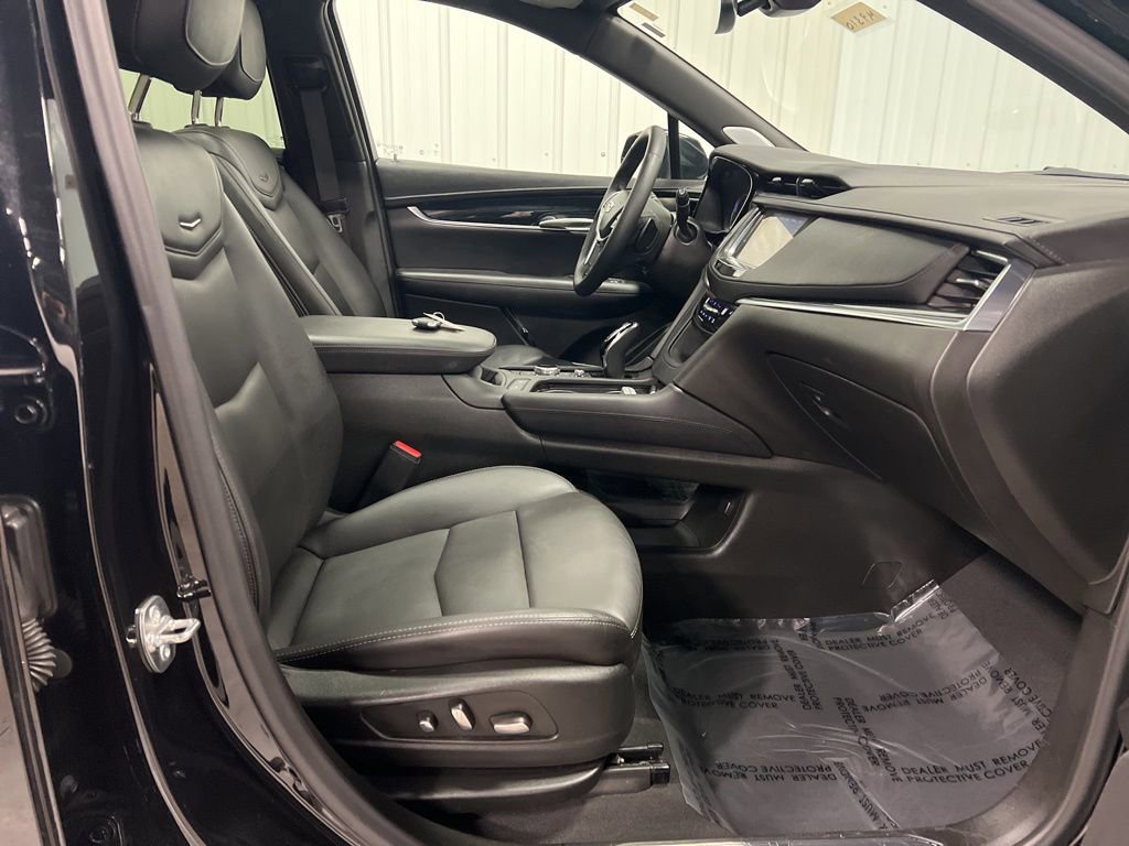Certified 2025 Cadillac XT5 Premium Luxury image 9