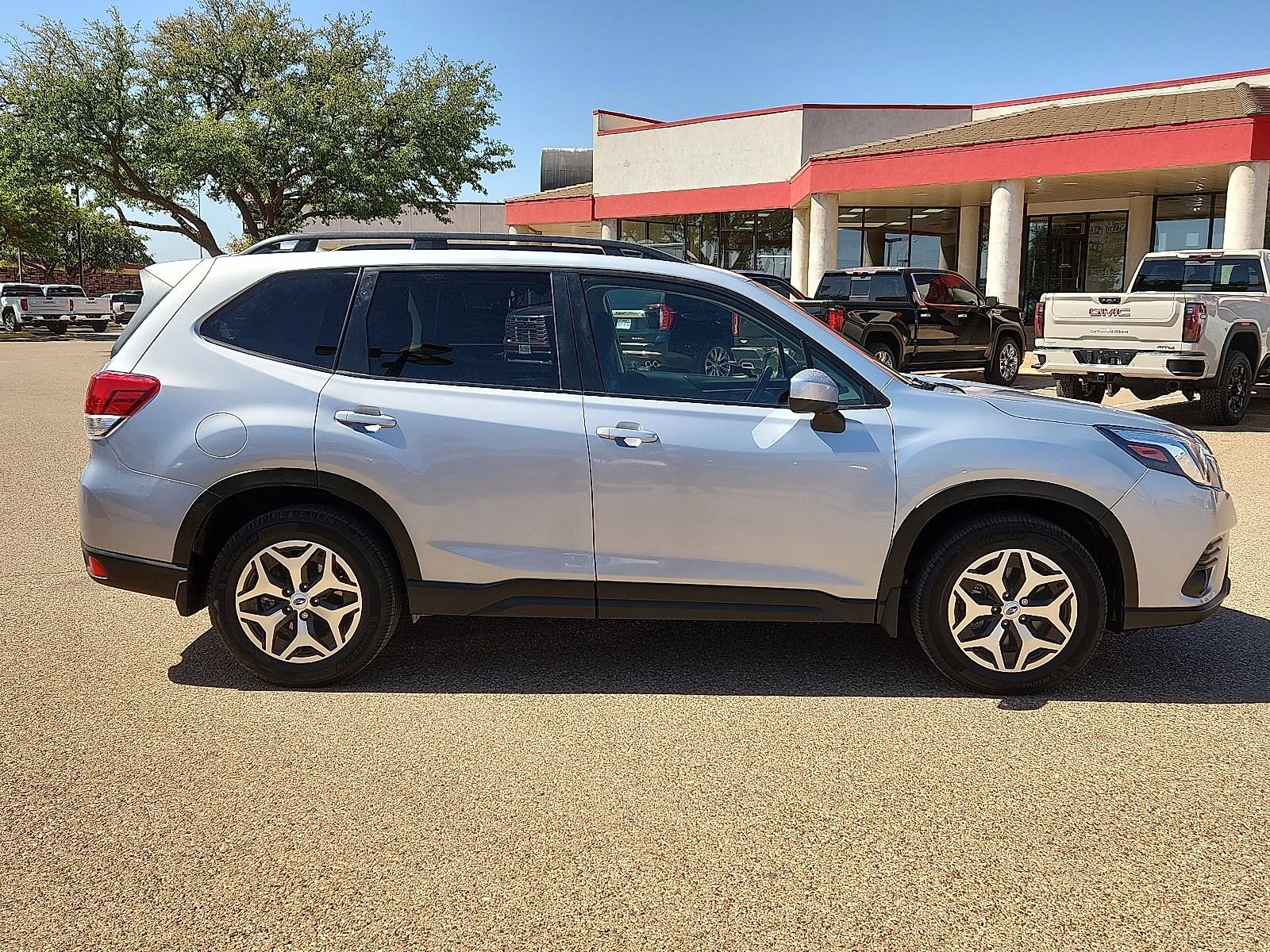 Used 2023 Subaru Forester Premium AWD/4WD image 5