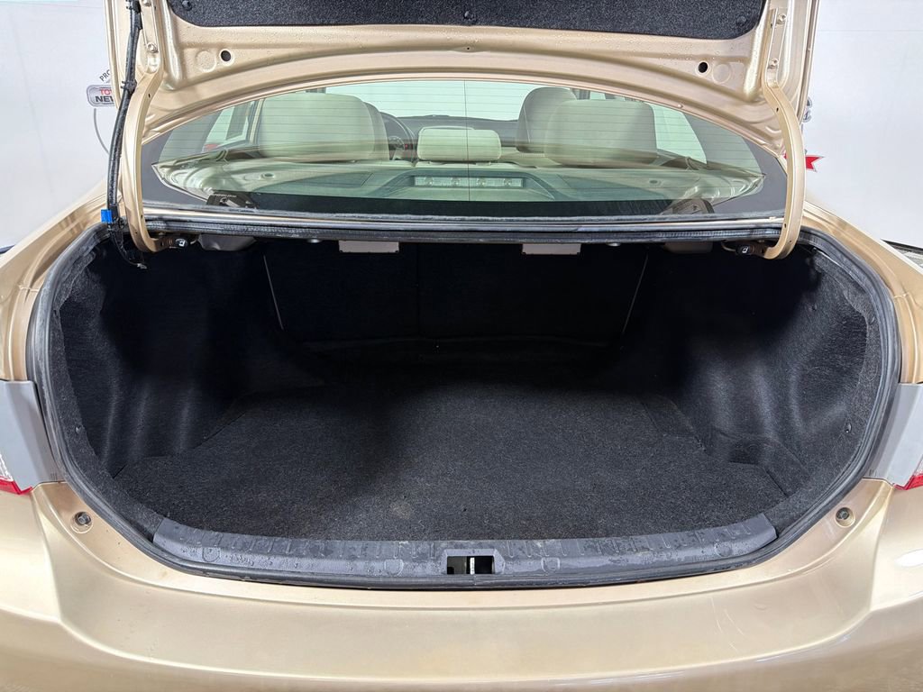 Used 2011 Toyota Corolla LE FWD image 17