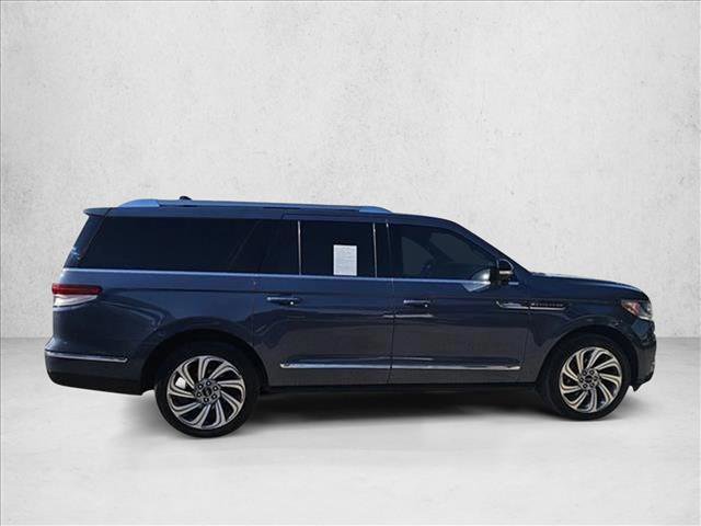 Used 2023 Lincoln Navigator L Reserve AWD/4WD image 6