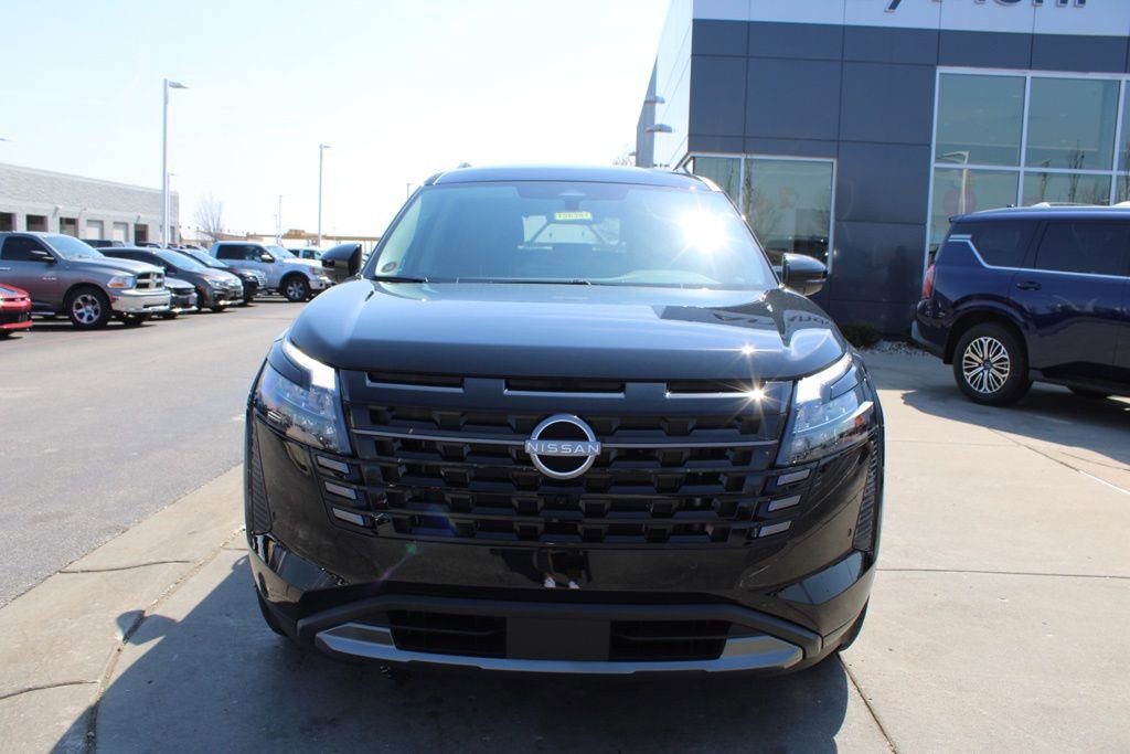 New 2026 Nissan Pathfinder SL image 2