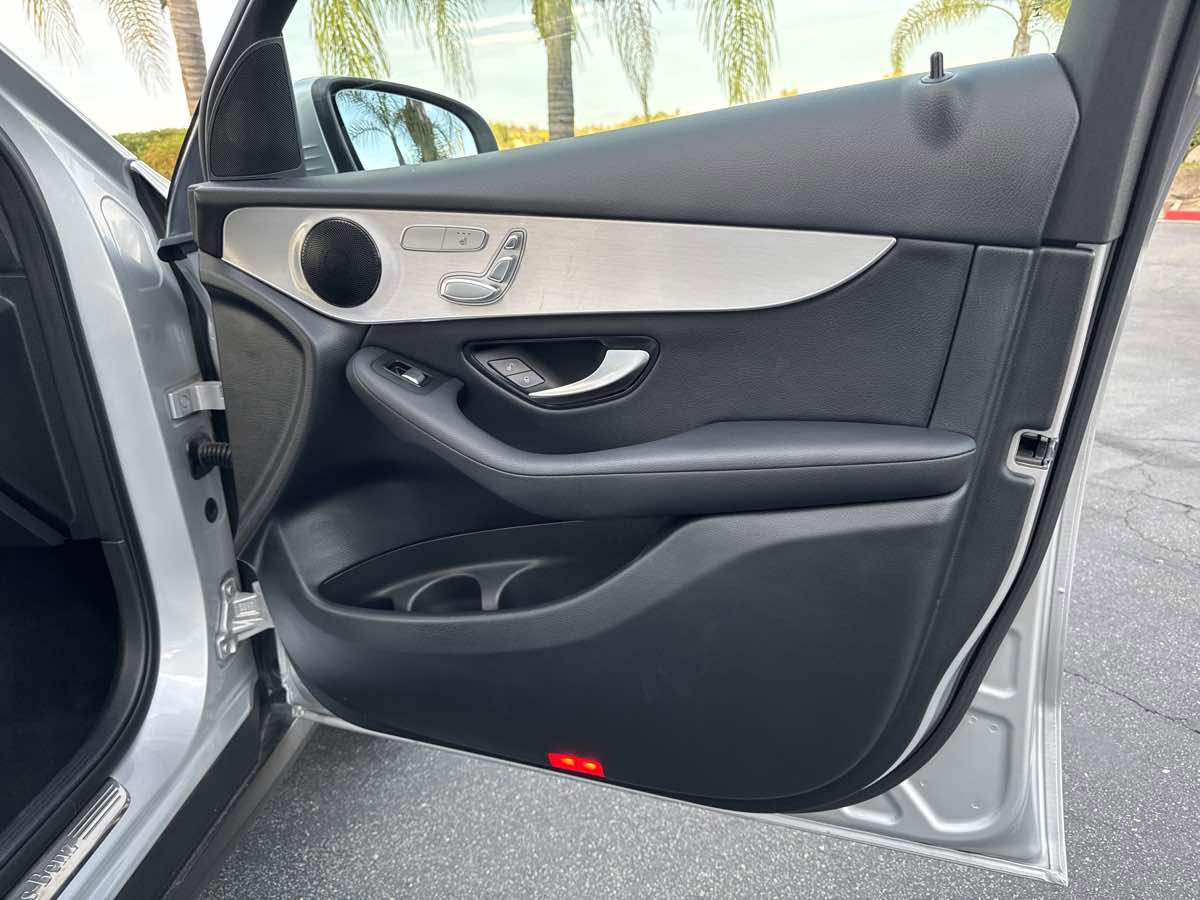 Used 2019 Mercedes-Benz GLC 300 image 25