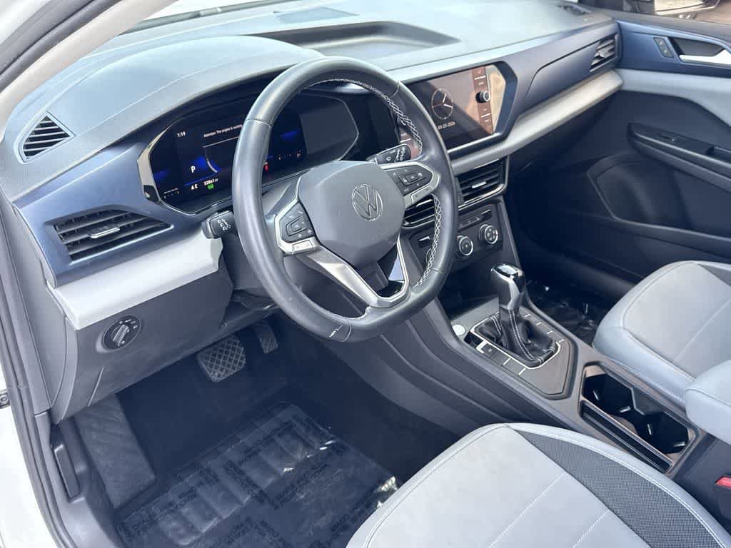 Used 2022 Volkswagen Taos SE w/ Panoramic Sunroof Package FWD image 13