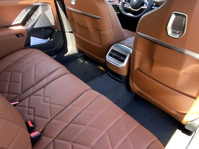 Used 2025 BMW i7 xDrive60 AWD/4WD image 14