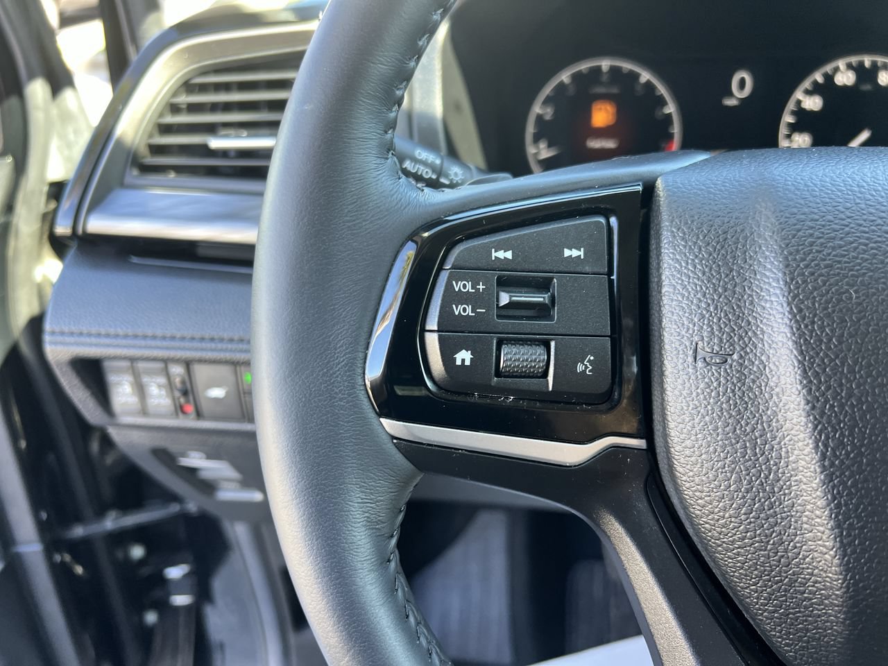 Used 2025 Honda Odyssey Elite image 19