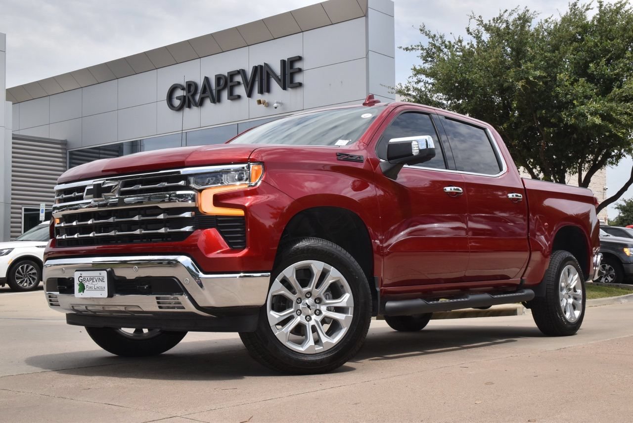 Used 2025 Chevrolet Silverado 1500 LTZ AWD/4WD image 2
