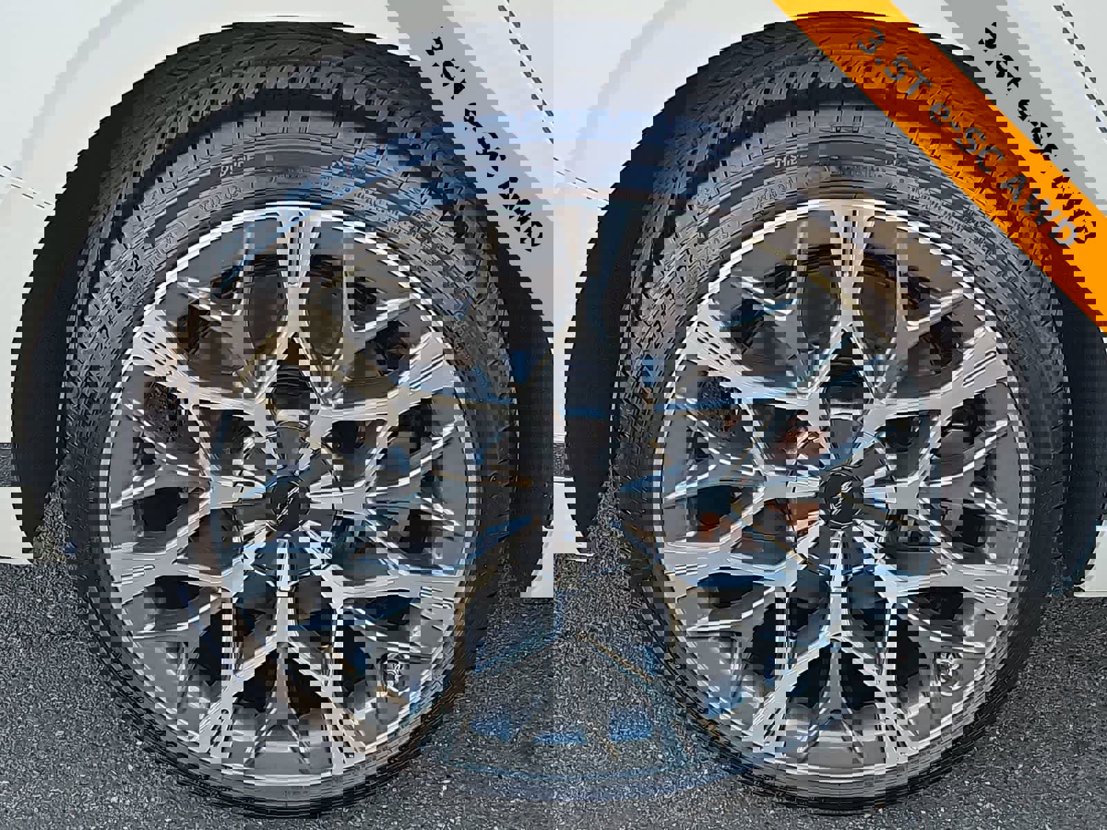 Used 2025 Genesis G90 3.5T image 12