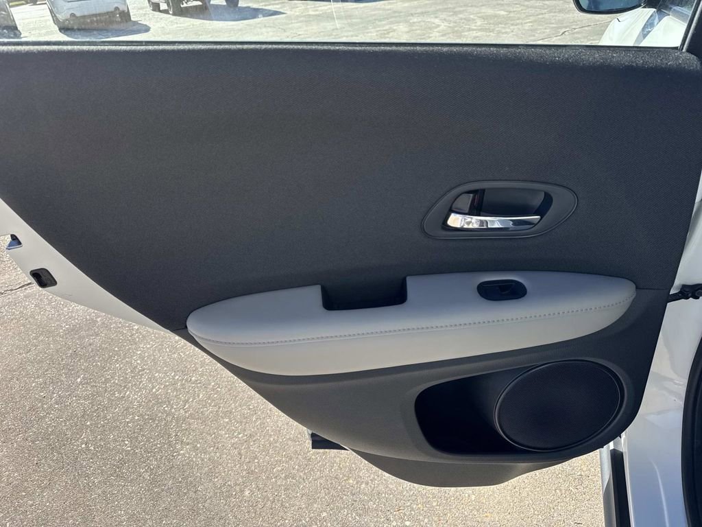 Used 2021 Honda HR-V LX image 29