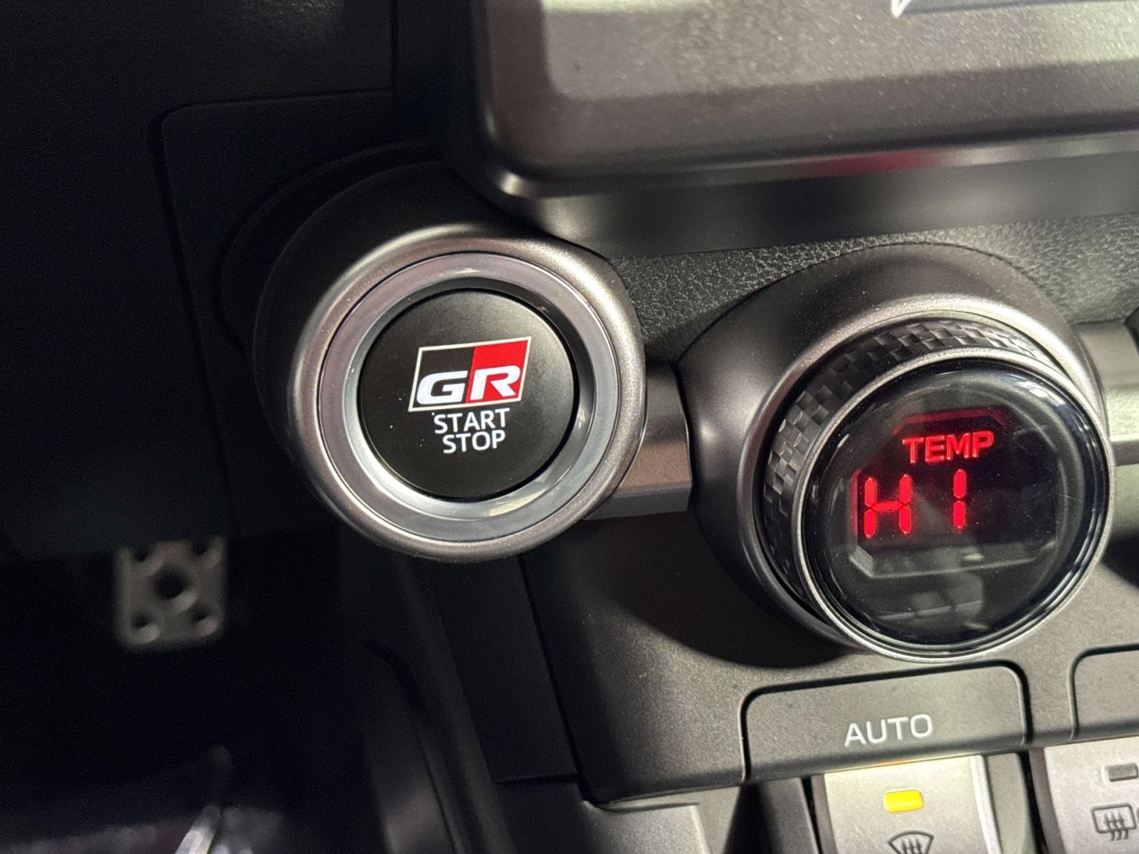 Used 2025 Toyota GR86 Premium w/ Performance Package image 42