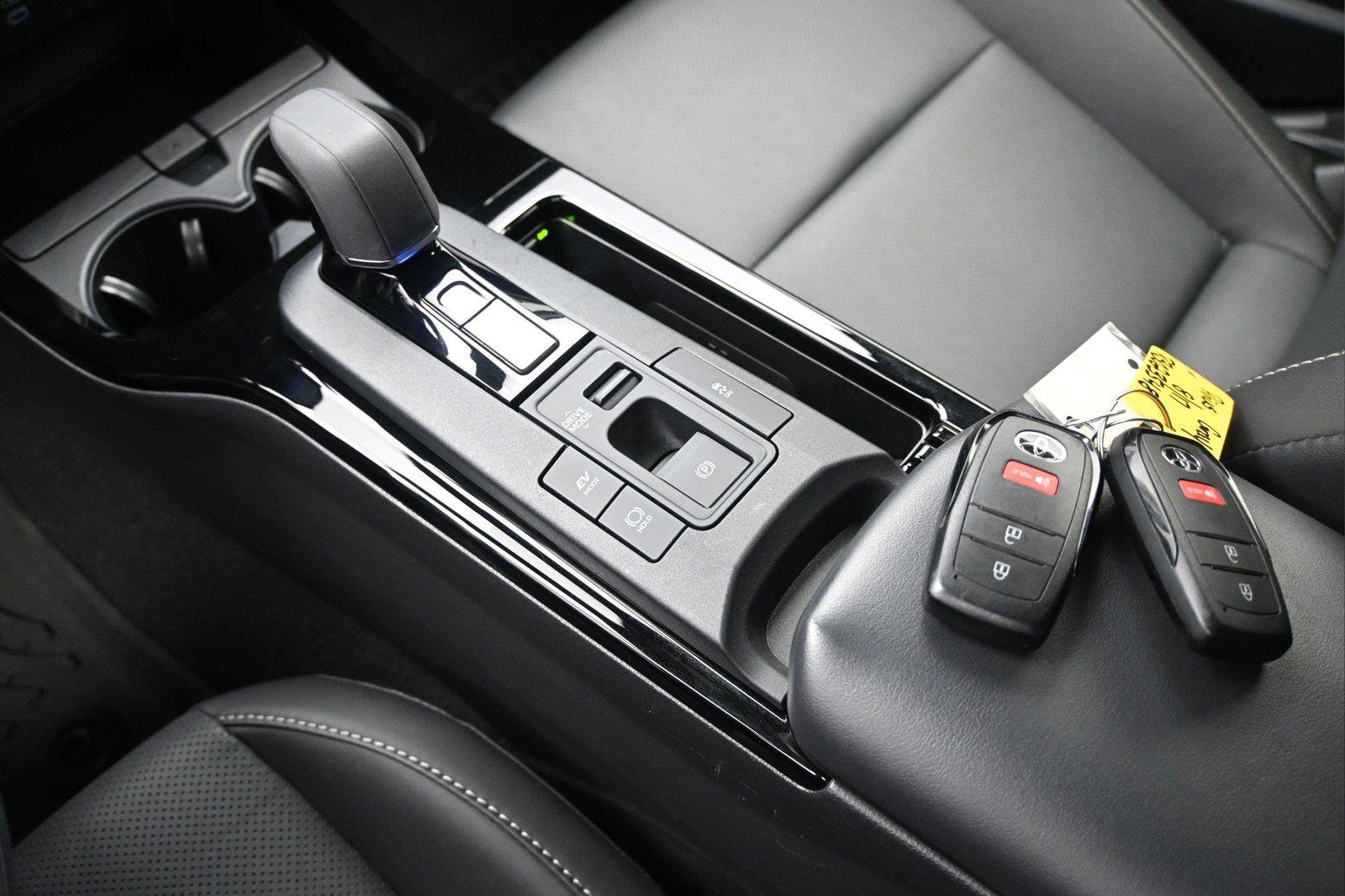Used 2024 Toyota Prius XLE AWD/4WD image 5