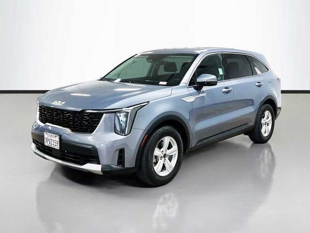Certified 2025 Kia Sorento LX FWD image 3