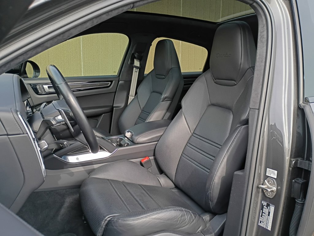 Certified 2022 Porsche Cayenne Turbo AWD/4WD image 5