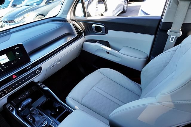Used 2025 Kia Sorento EX w/ Panoramic Sunroof Package FWD image 25