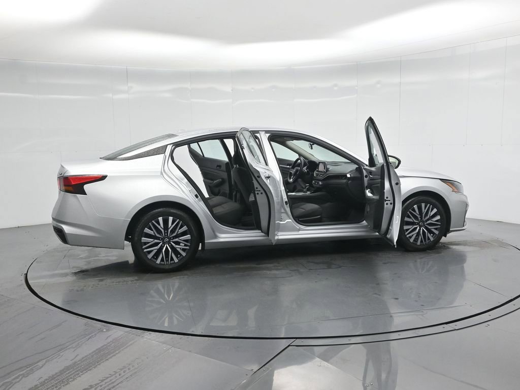 Used 2023 Nissan Altima 2.5 SV image 5