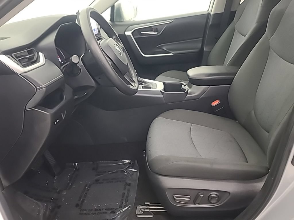 Used 2025 Toyota RAV4 XLE AWD/4WD image 25