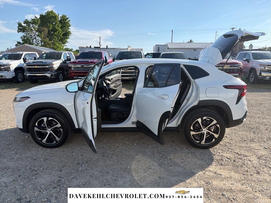 Used 2025 Chevrolet Trax RS w/ Driver Confidence Package FWD image 25