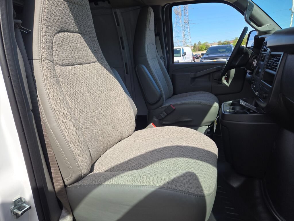New 2026 Chevrolet Express 2500 Extended w/ Enhanced Convenience Package RWD image 6