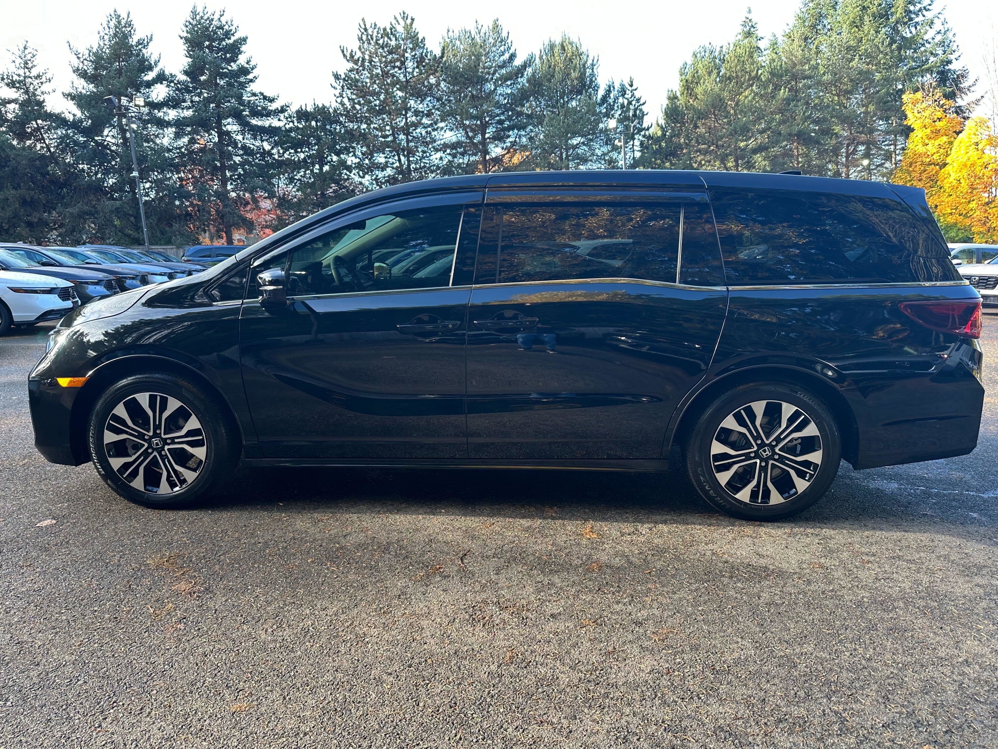 Used 2025 Honda Odyssey Elite image 4