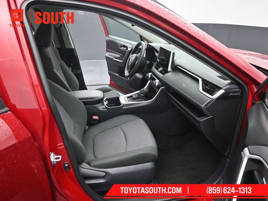 Used 2025 Toyota RAV4 XLE image 29