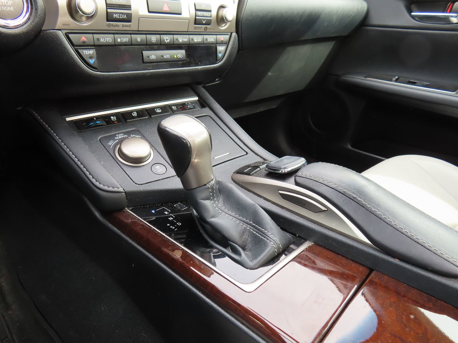 Used 2017 Lexus ES 350 w/ Luxury Package image 29