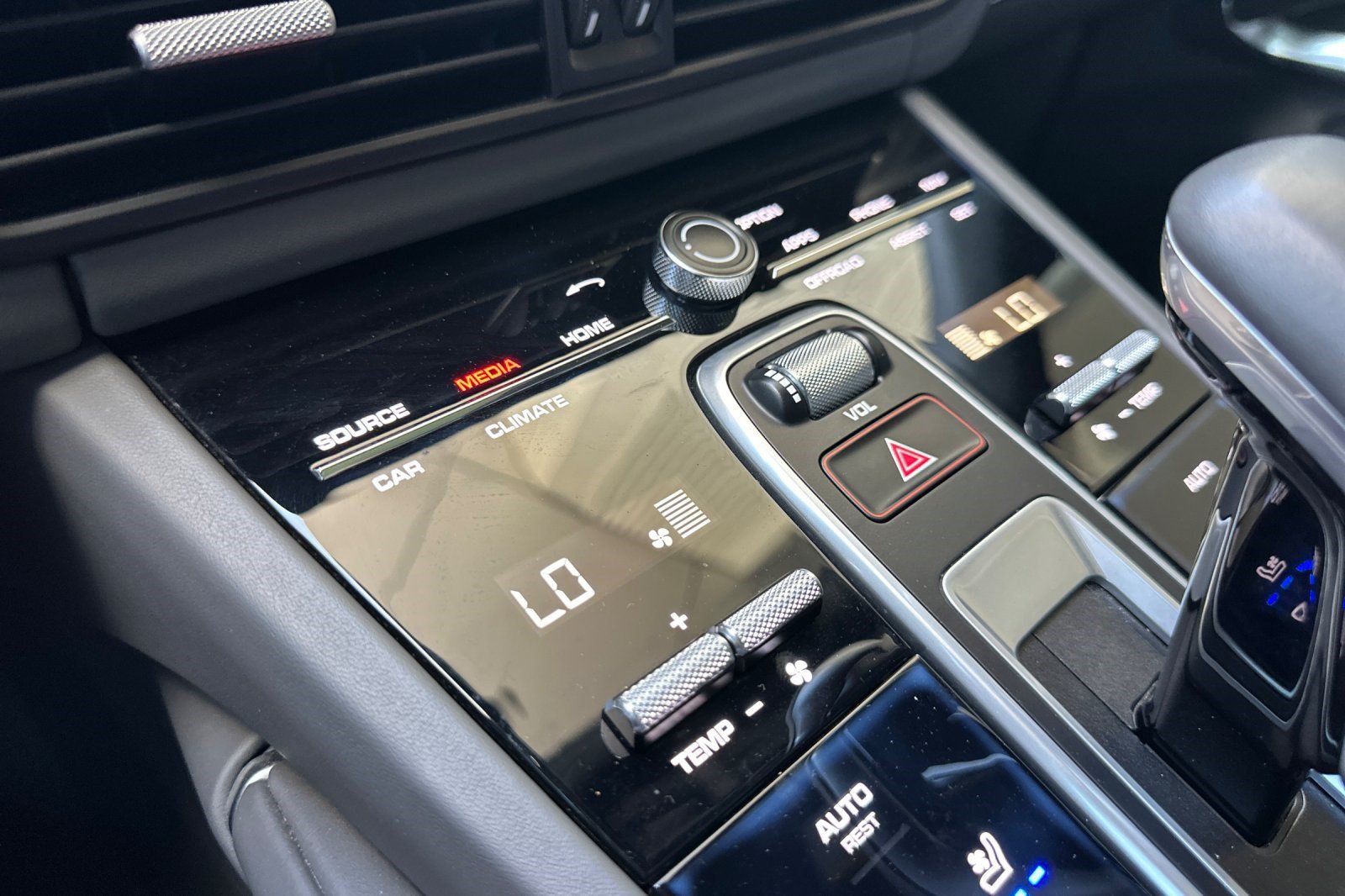 Used 2019 Porsche Cayenne Turbo AWD/4WD image 18