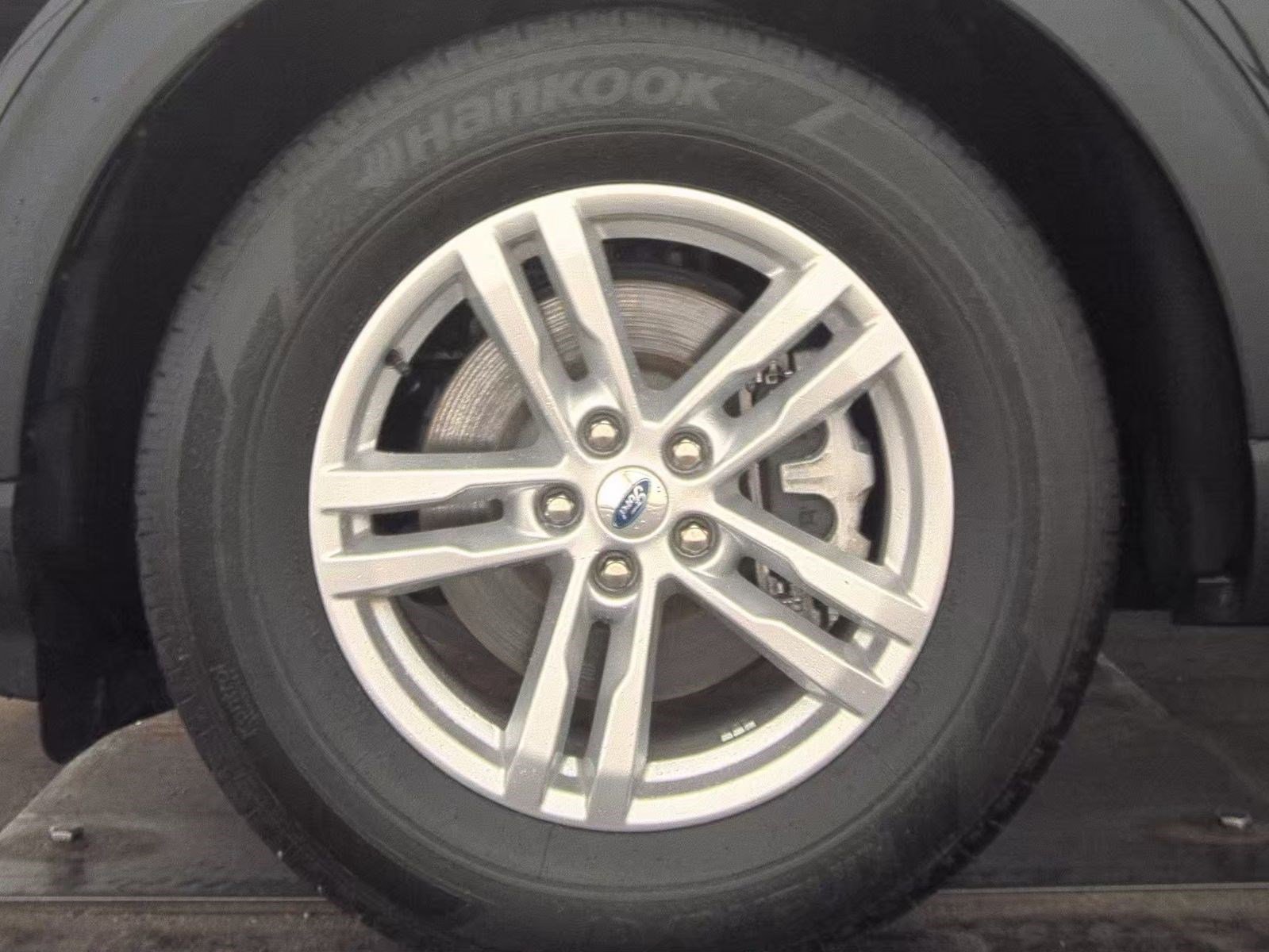 Used 2024 Ford Explorer XLT w/ Equipment Group 202A RWD image 13