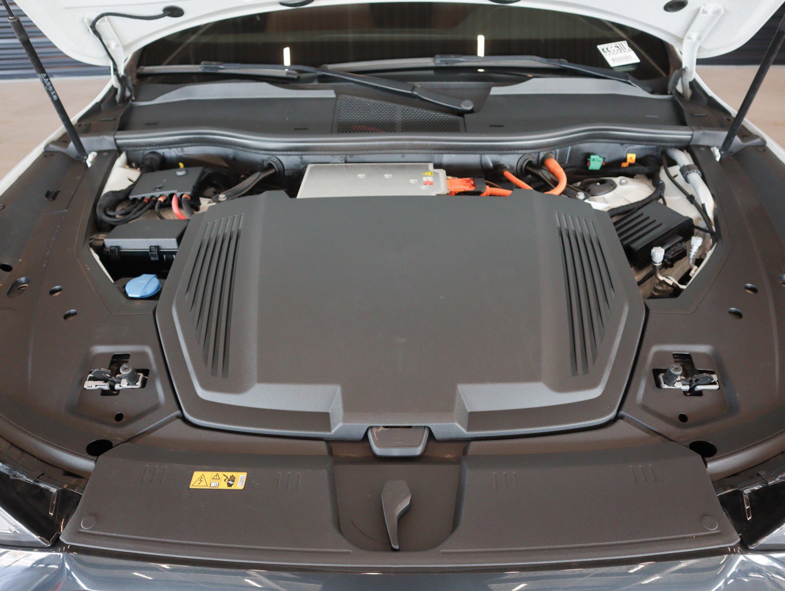 Used 2024 Audi Q8 e-tron Premium Plus image 4