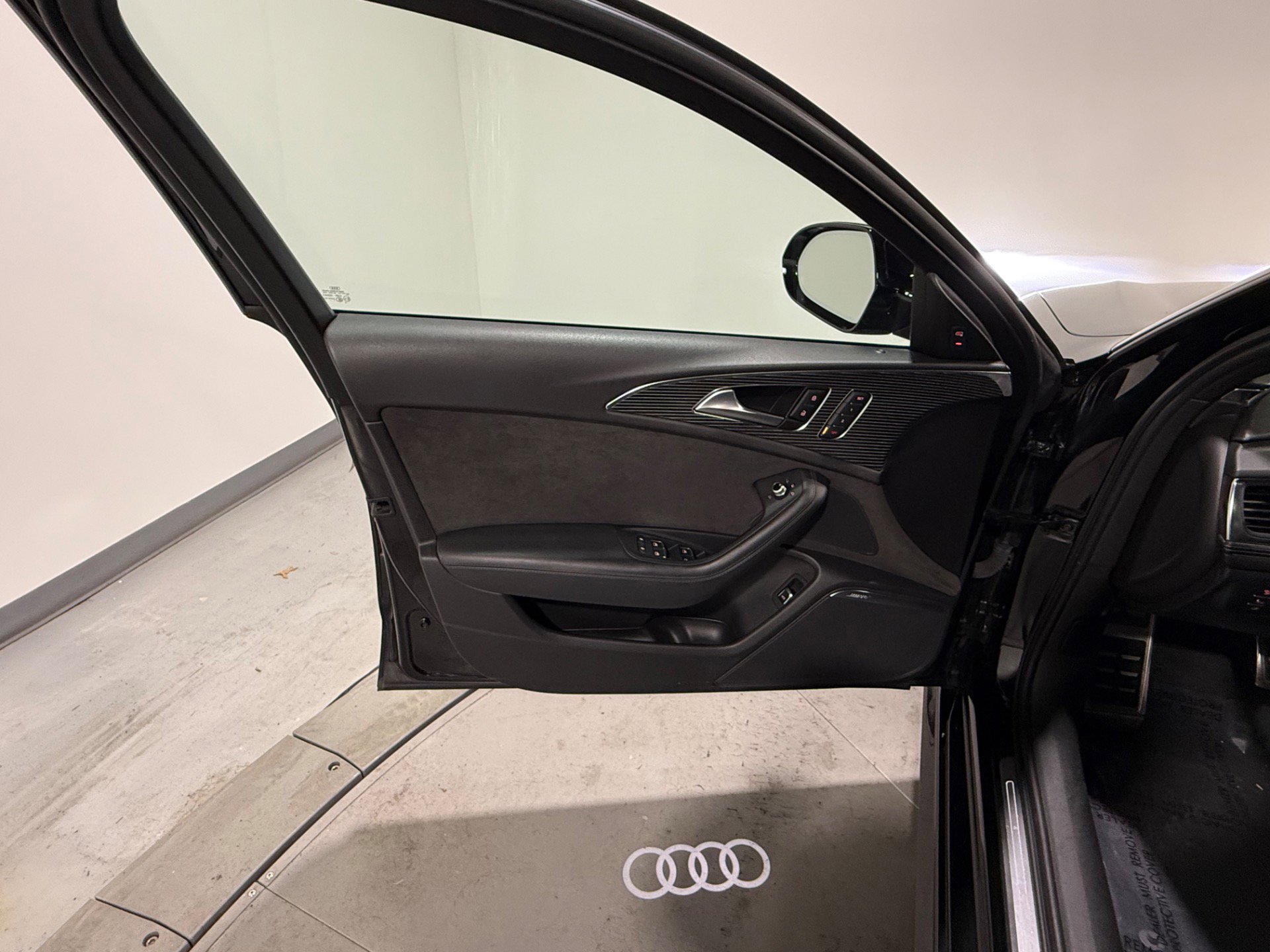 Used 2018 Audi S6 Prestige w/ Prestige Package image 23