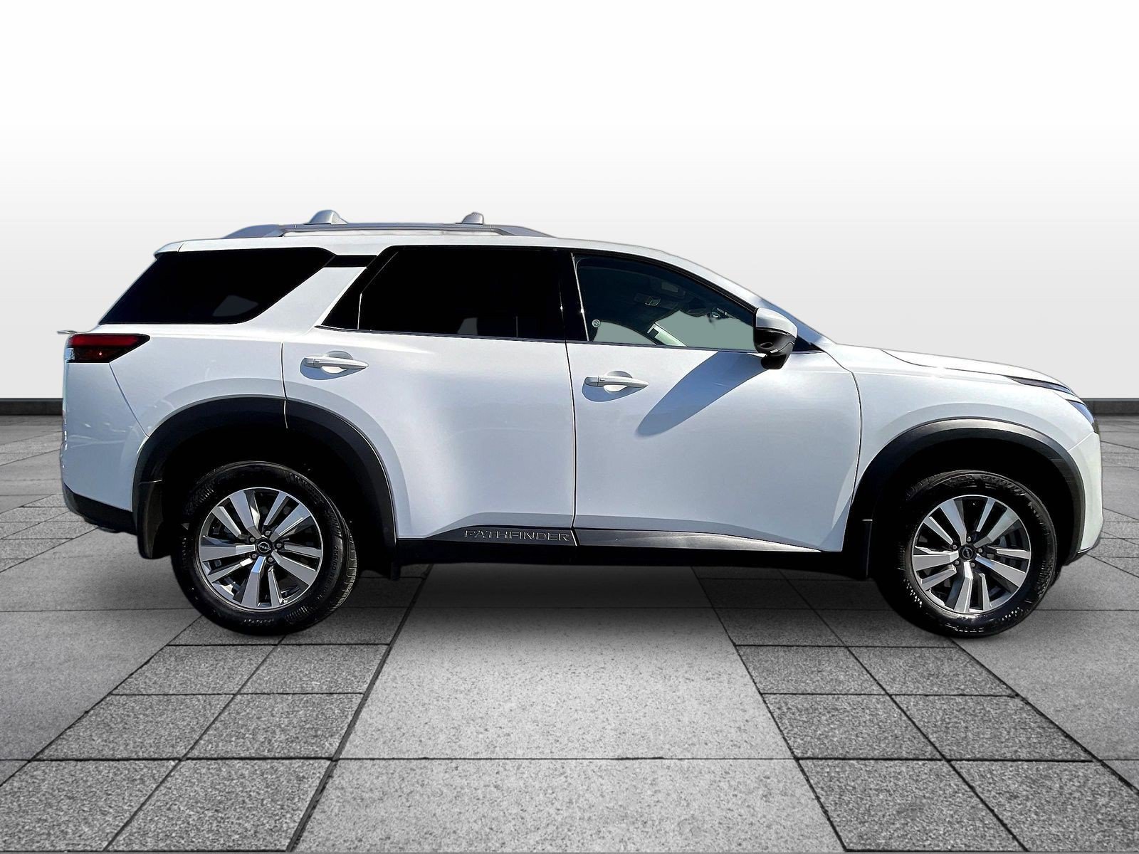 Certified 2025 Nissan Pathfinder SL AWD/4WD image 4