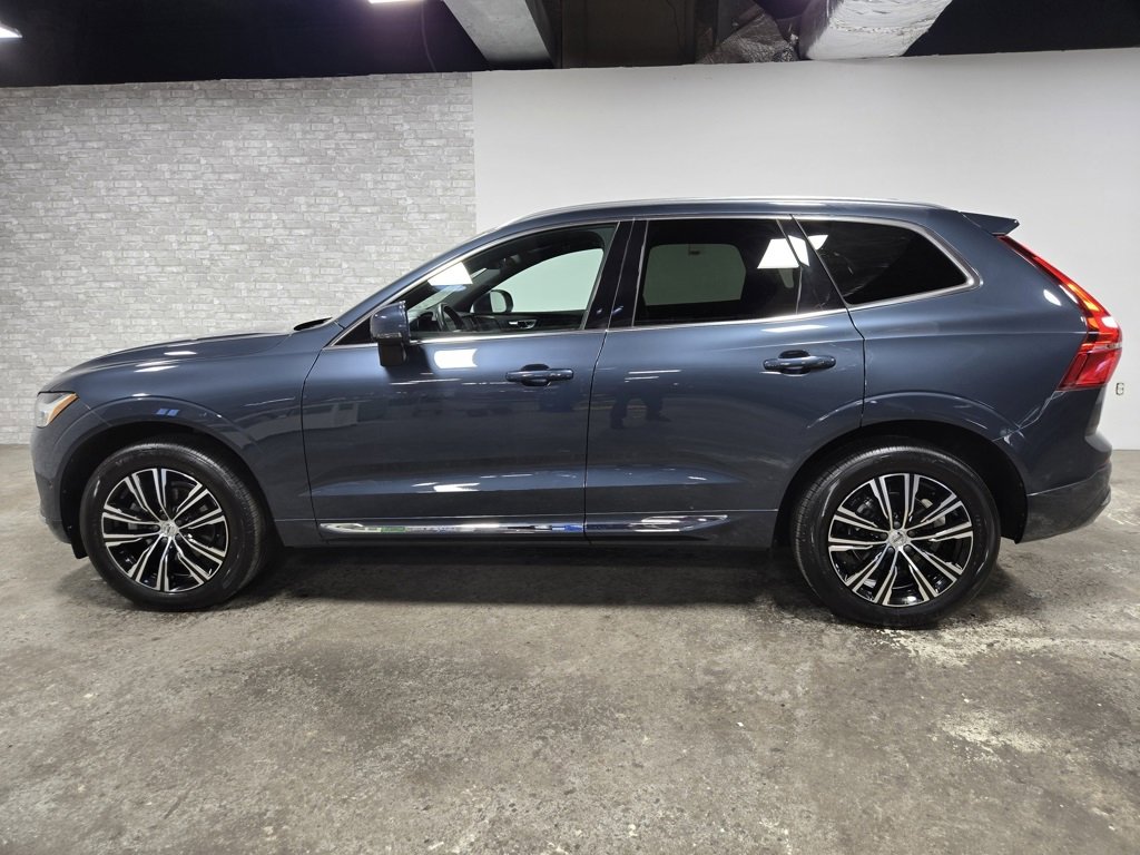 Used 2022 Volvo XC60 B5 Inscription w/ Advanced Package image 2