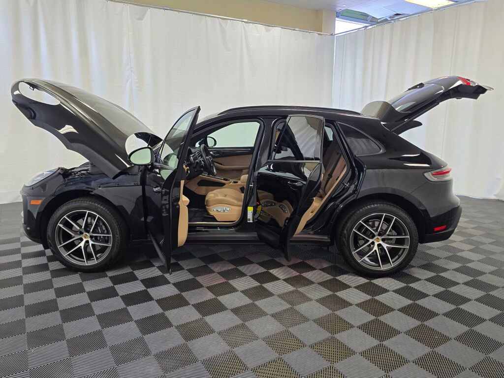 Certified 2025 Porsche Macan image 13