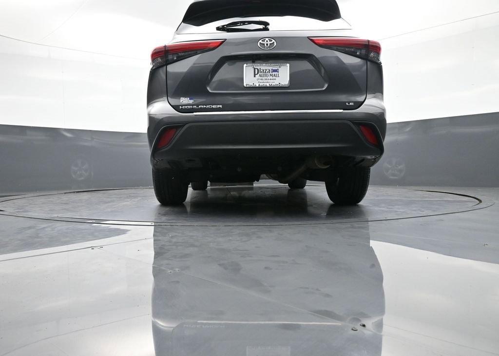 Certified 2023 Toyota Highlander L image 32
