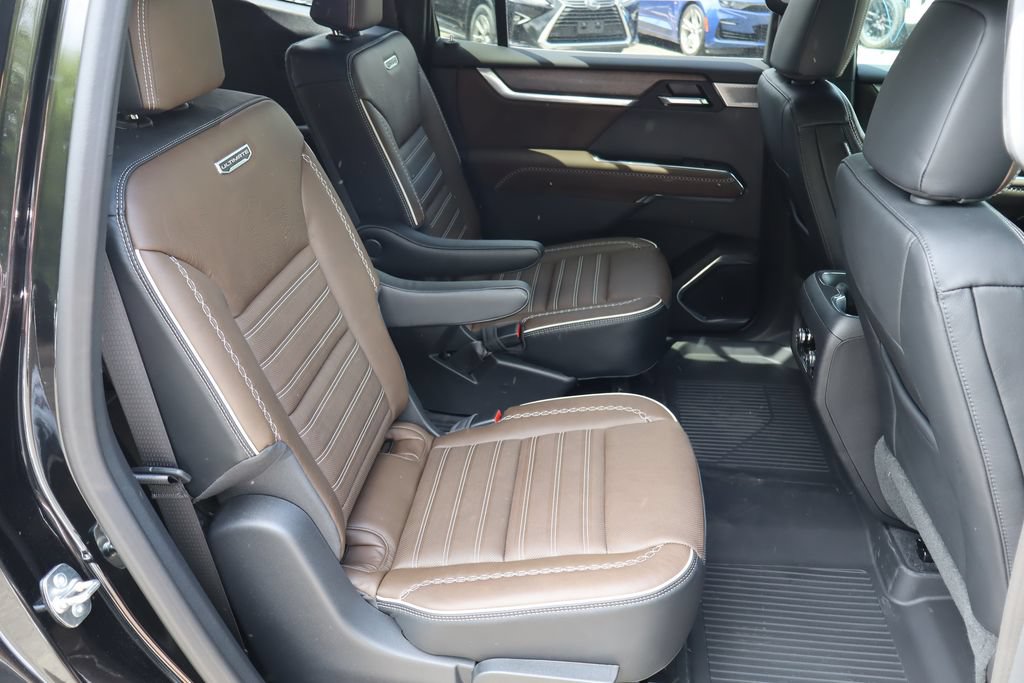 New 2026 GMC Acadia Denali Ultimate w/ LPO, Floor Liner Package AWD/4WD image 25