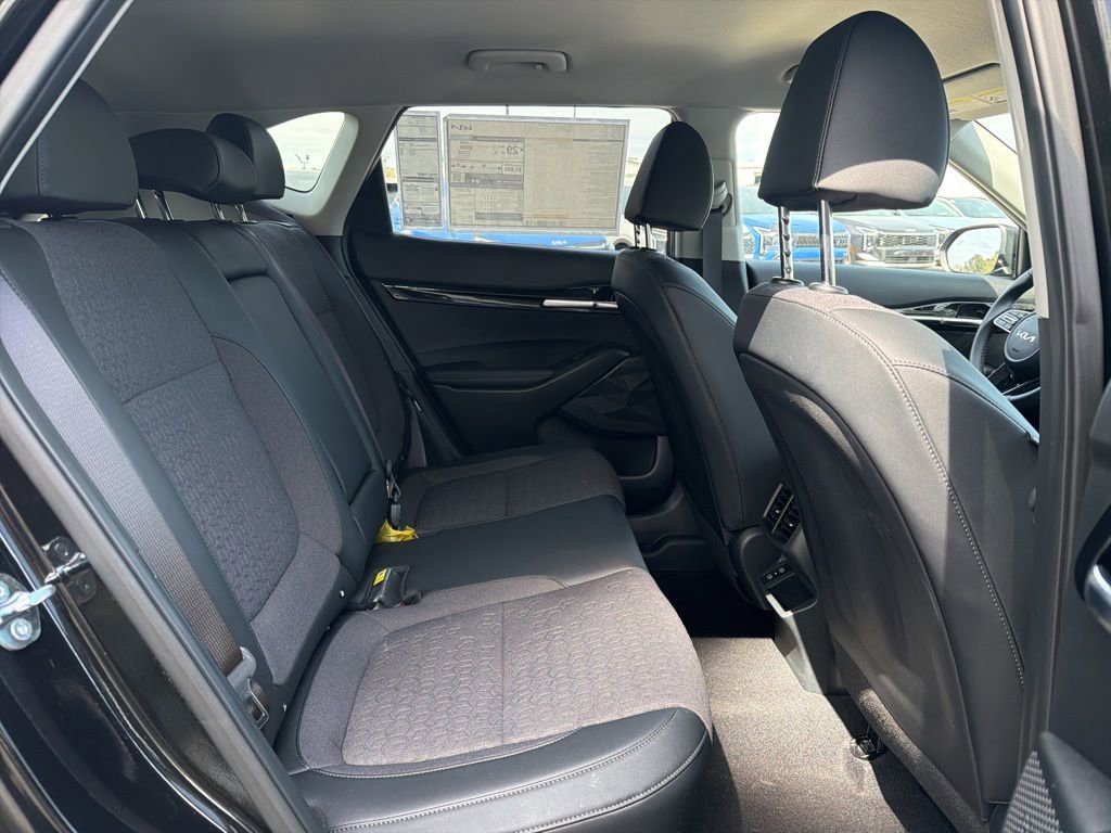 Certified 2025 Kia Seltos S image 28