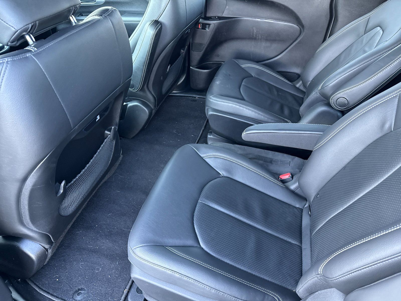 Used 2020 Chrysler Pacifica Touring-L w/ S Appearance Package image 12