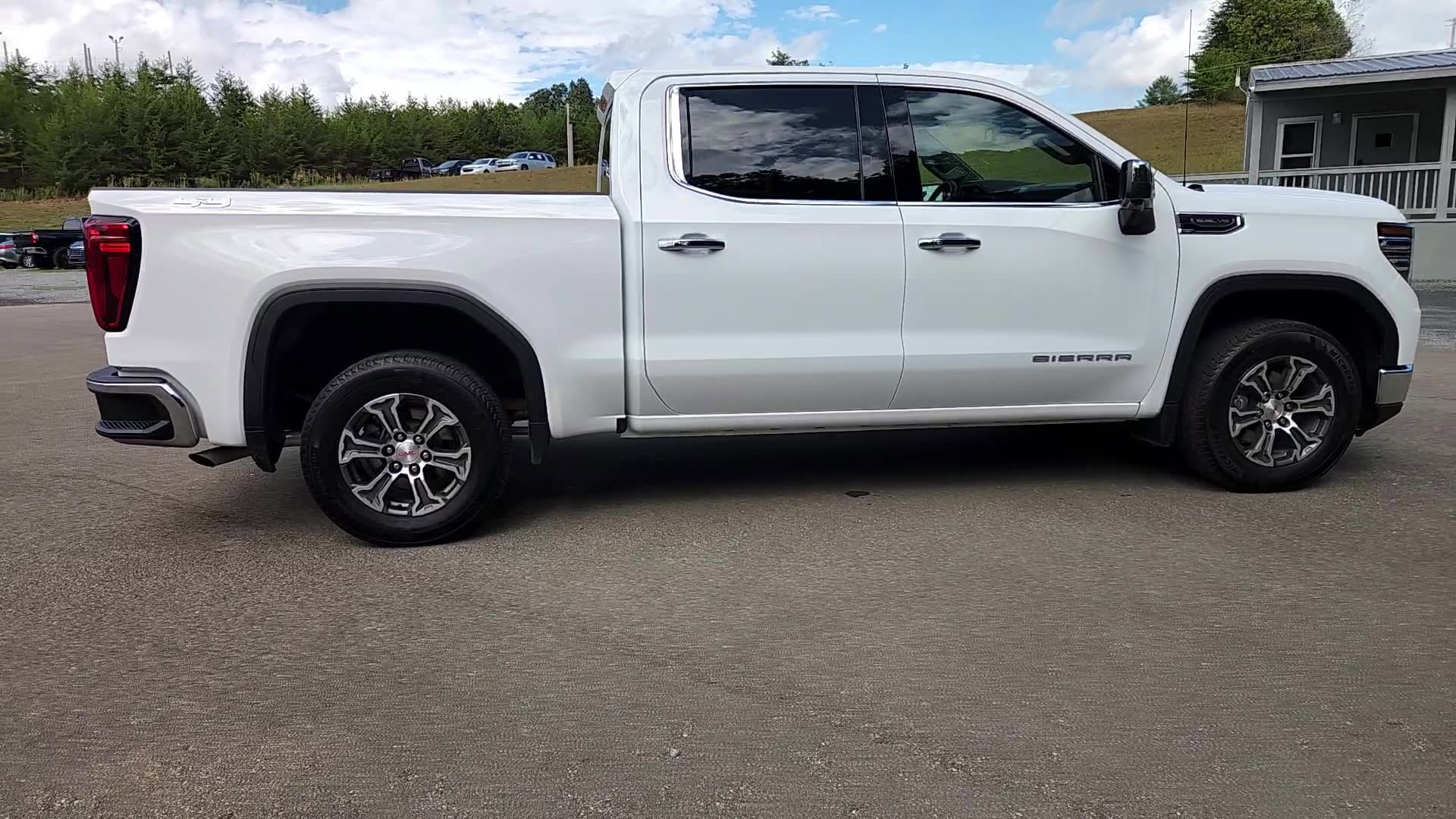 Used 2025 GMC Sierra 1500 SLT image 17