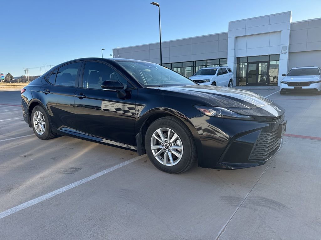 Used 2025 Toyota Camry LE image 7