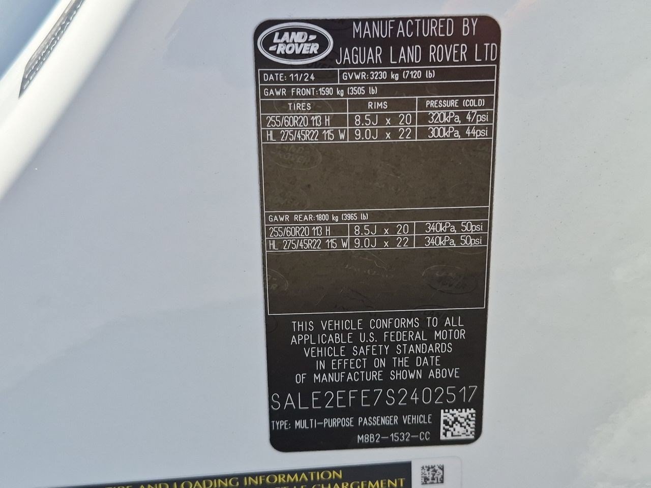 Certified 2025 Land Rover Defender 110 X-Dynamic SE AWD/4WD image 29