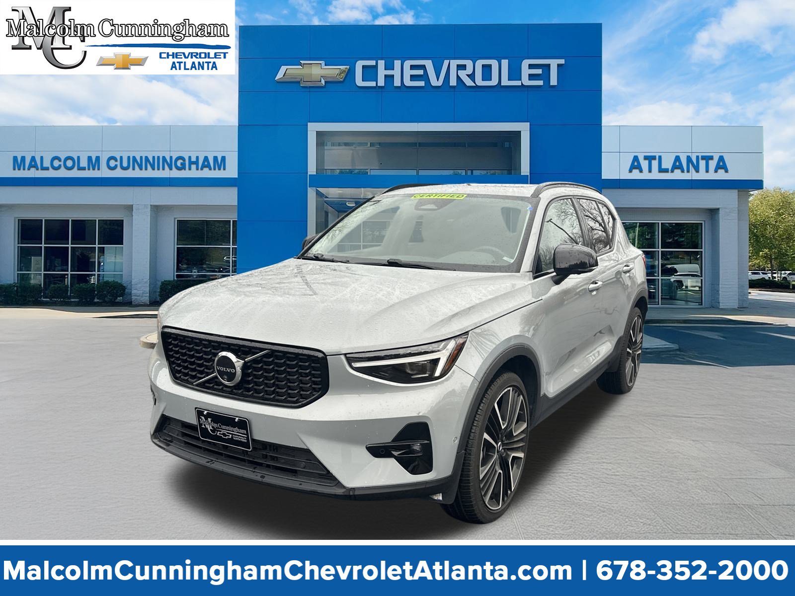 Used 2025 Volvo XC40 B5 Ultra image 1