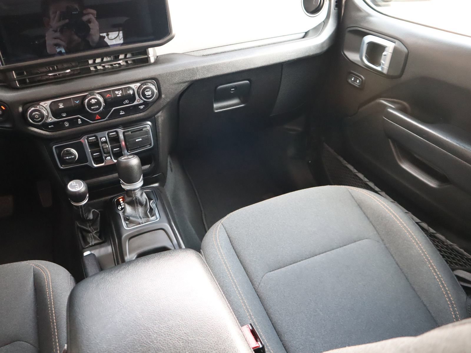 Used 2024 Jeep Wrangler Sport S image 38