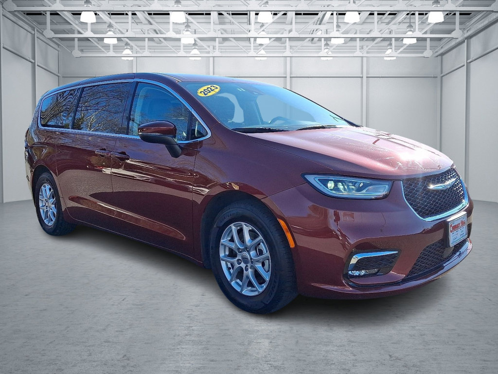 Certified 2023 Chrysler Pacifica Touring-L image 5