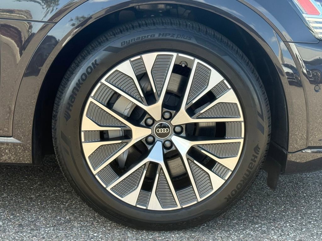 Used 2024 Audi Q8 e-tron Premium Plus w/ Premium Plus Package image 47