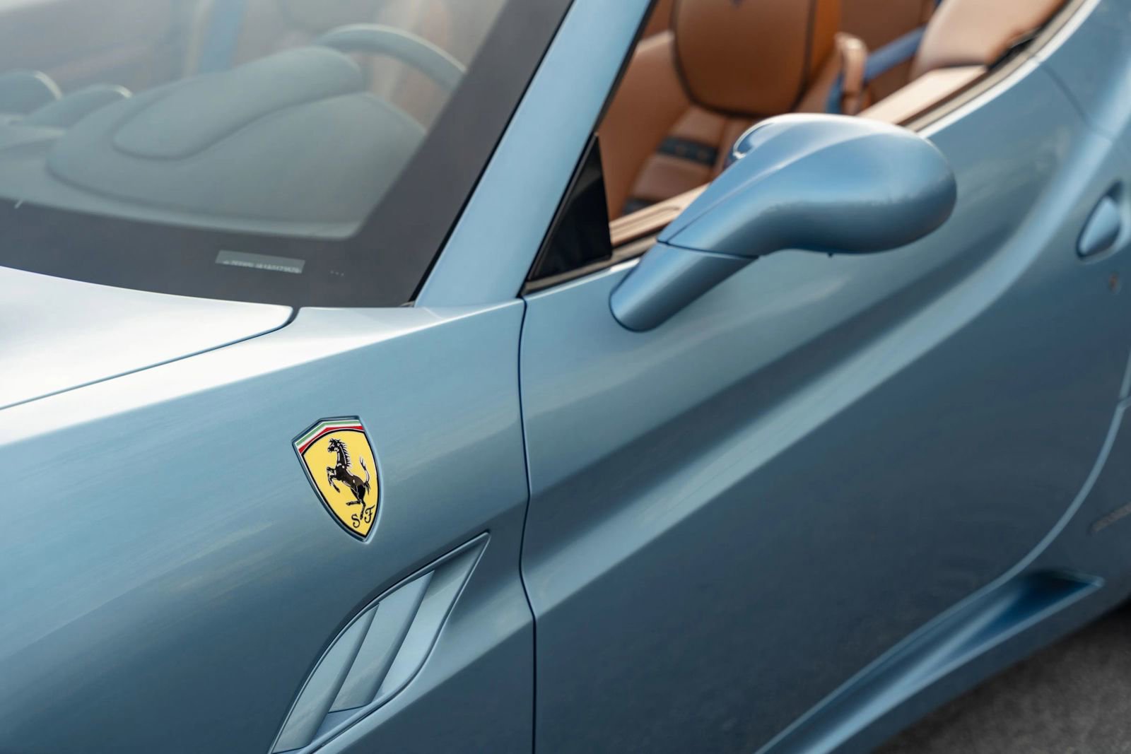 Used 2010 Ferrari California RWD image 64