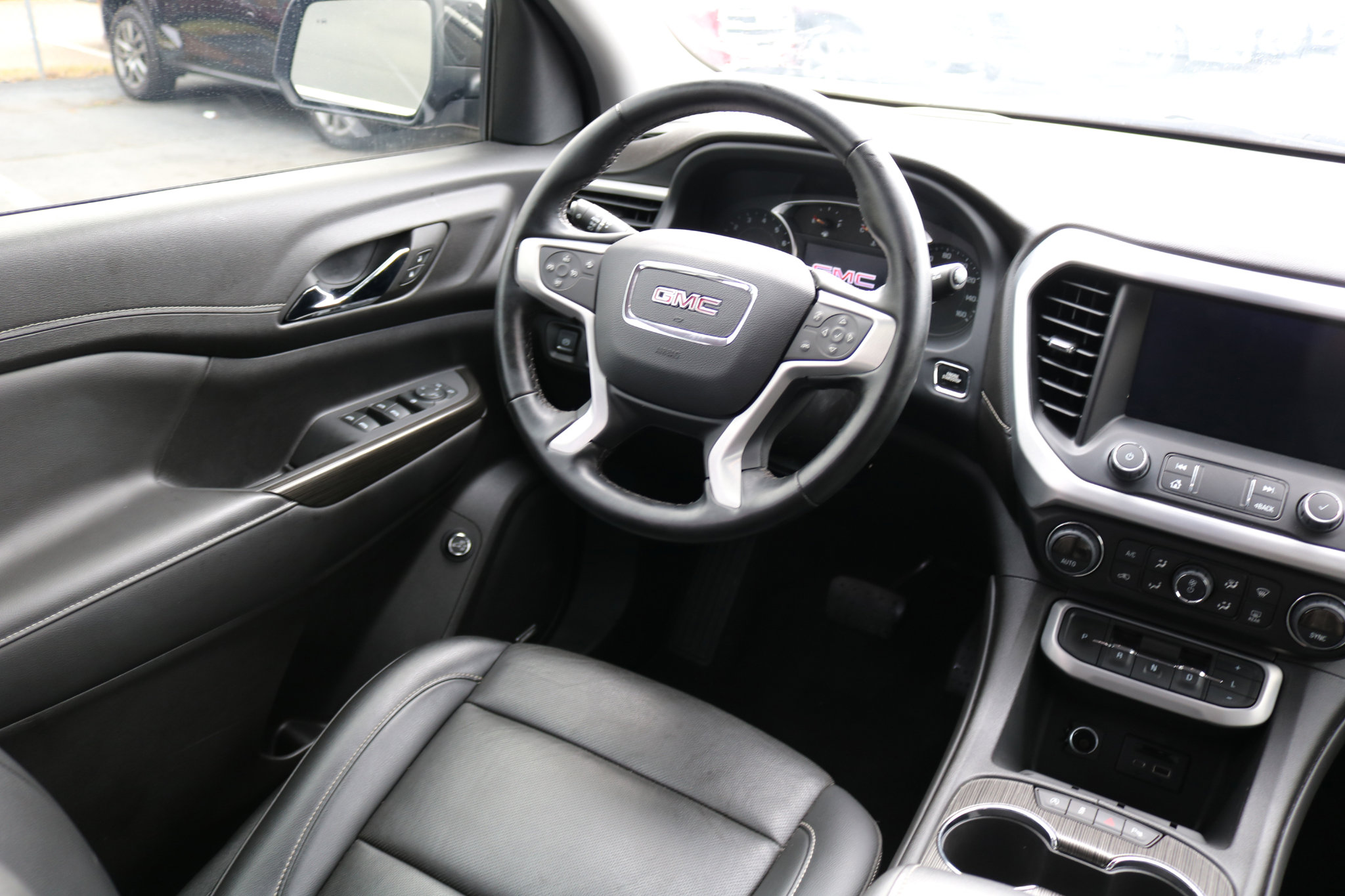 Used 2023 GMC Acadia SLT image 25