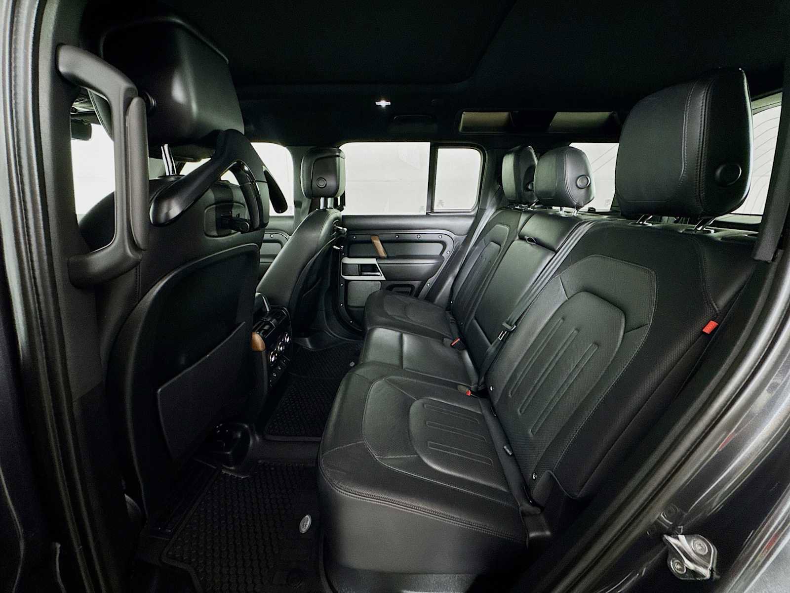 Certified 2022 Land Rover Defender 110 X-Dynamic HSE image 20