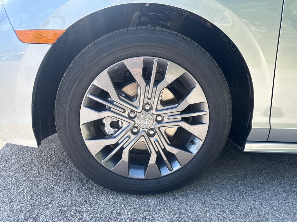 New 2026 Honda Odyssey Touring image 9