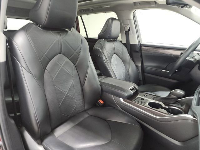 Used 2023 Toyota Highlander Platinum AWD/4WD image 19