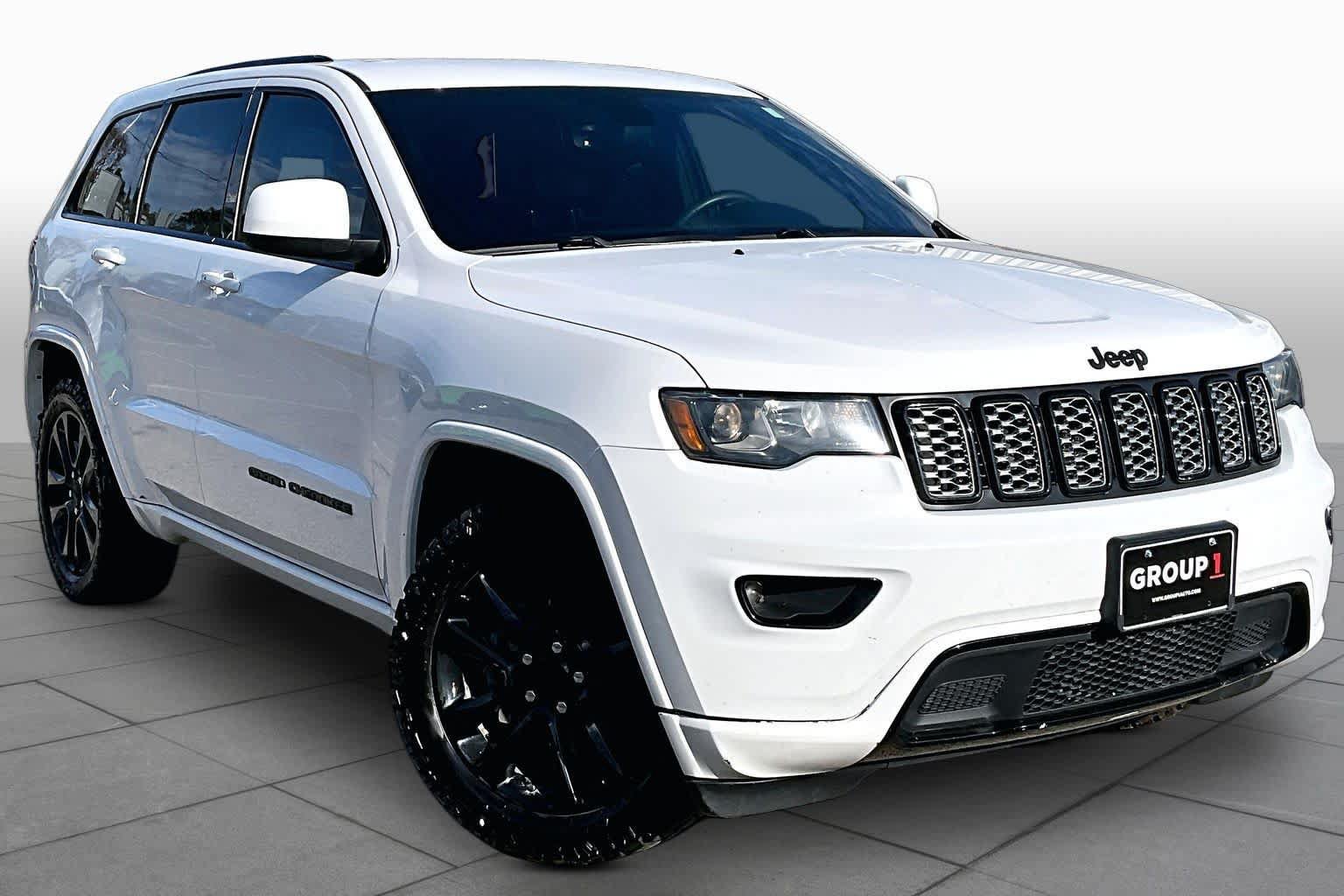 Used 2018 Jeep Grand Cherokee Altitude RWD image 3